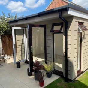 Garden room: Click Here To View Larger Image